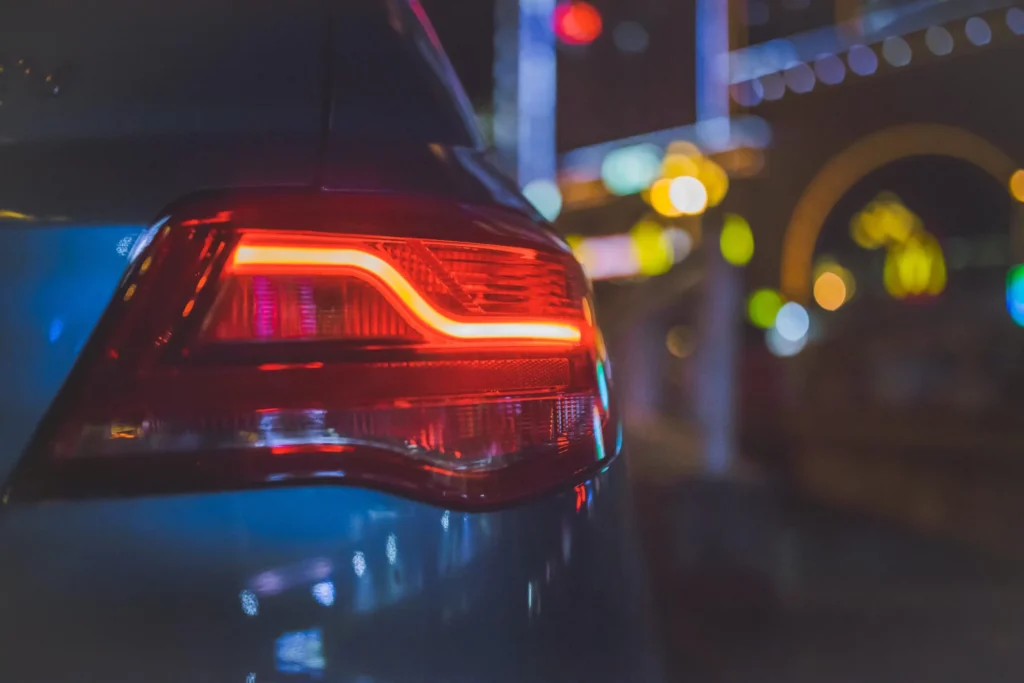 sistemas-de-iluminacion-en-el-automovil-scaled